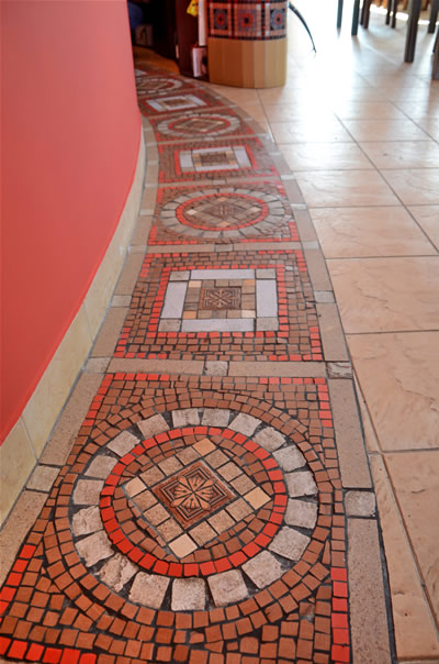 мозаїка на підлозі в кав'ярні Habanera